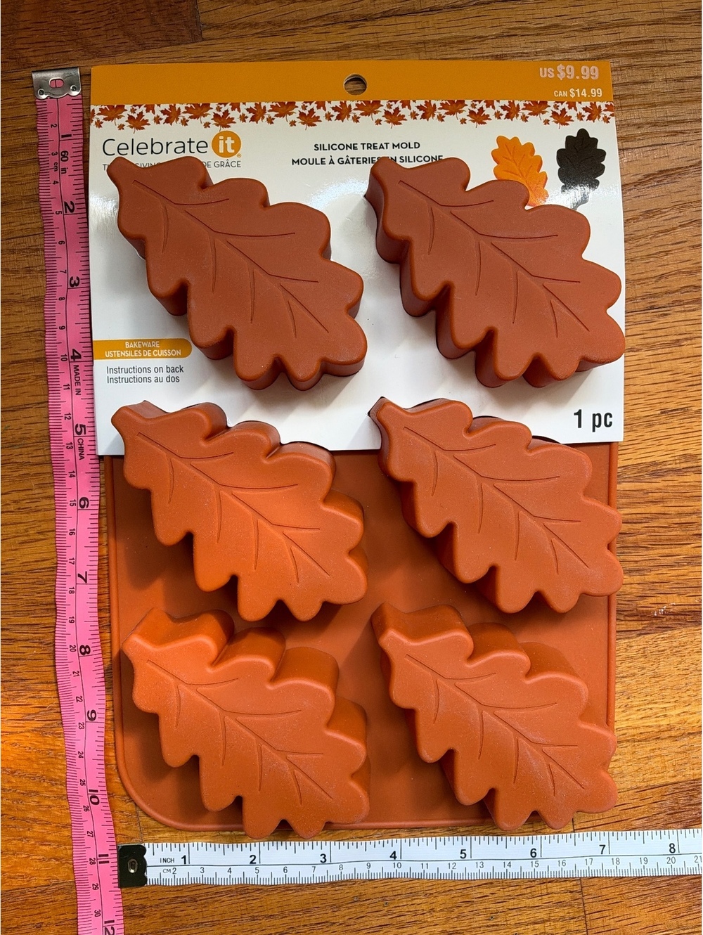 Silicone Treat Mold Fall Thanksgiving Bakeware NWT Autumn Leaves Mold Leaf